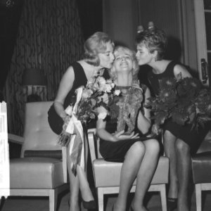 Grand Gala du Disque , Ellen Craamer (m), Vera Lynn ( en Connie Froboes (r), Bestanddeelnr 914-3541