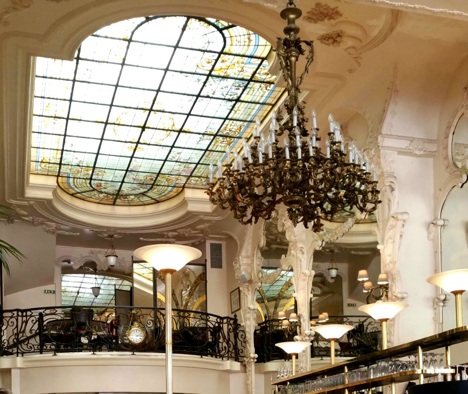 Grand café de Moulins, verrière et lustre