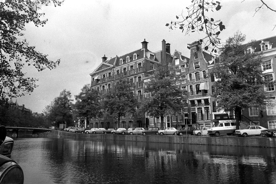 Grachten met en zonder woonboten, Amsterdam, Bestanddeelnr 924-9961