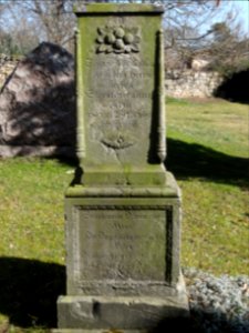 Grabstein auf dem Friedhof von Großhettstedt