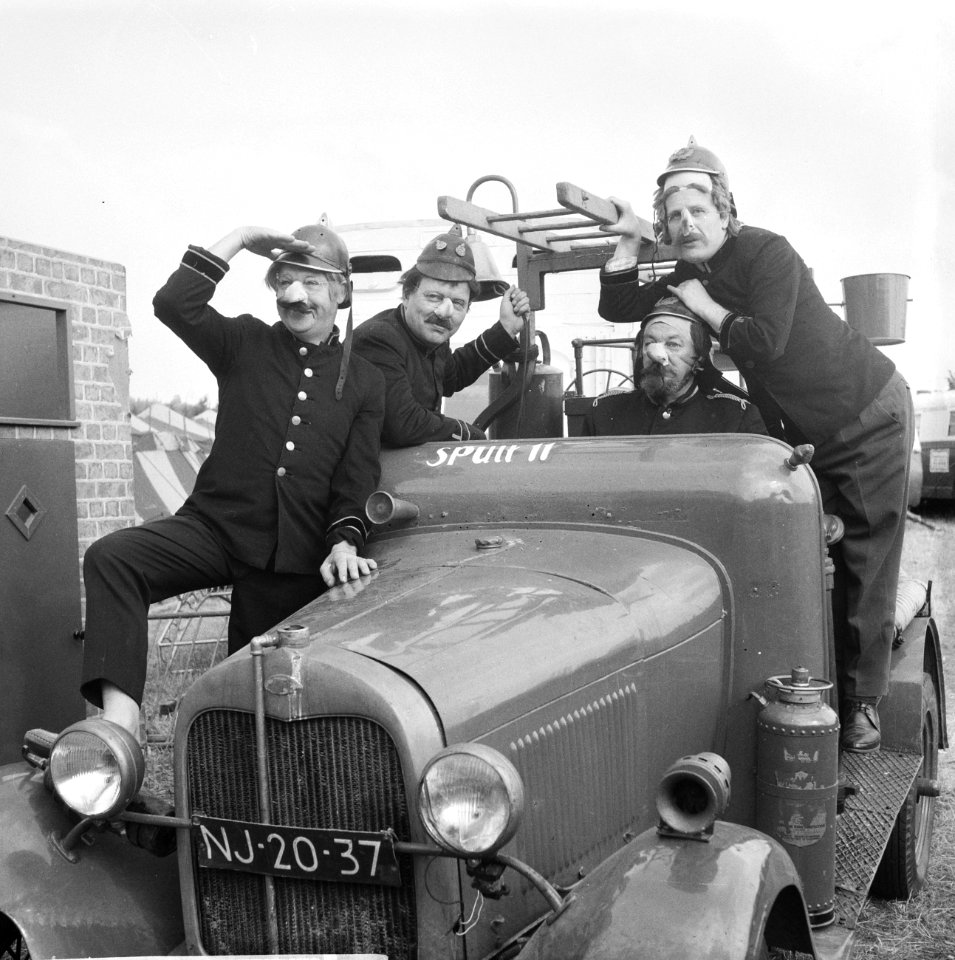 Grand Gala des Artistes , circus Brandweer v.l.n.r. Wam Kelling, Wama en P. Lutz, Bestanddeelnr 914-1380