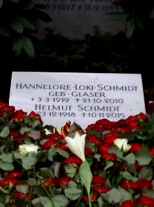 Grabstein Loki und Helmut Schmidt