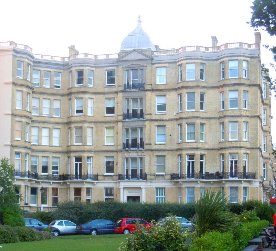 Grand Avenue Mansions, Grand Avenue, Hove (June 2017) (1)