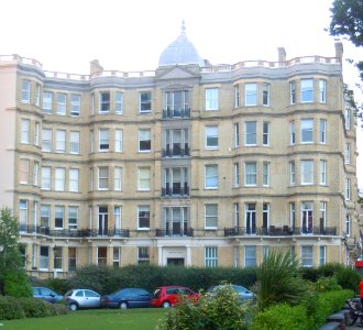 Grand Avenue Mansions, Grand Avenue, Hove (June 2017) (1)