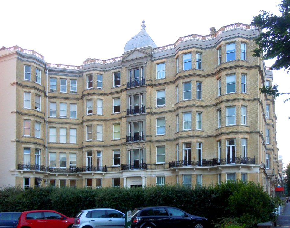 Grand Avenue Mansions, Grand Avenue, Hove (June 2017) (3)