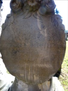Grabstein neben der Kirche von Bechstedtstraß 2