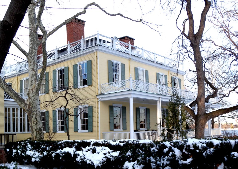 Gracie Mansion snow jeh