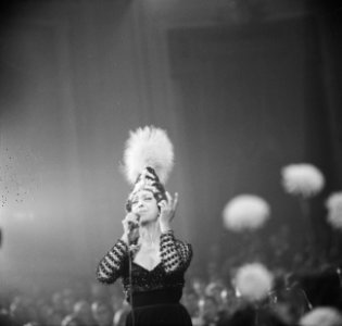 Grand Gala du Disque in Concertgebouw Uitreiking Edisons Josephine Baker, Bestanddeelnr 916-9675
