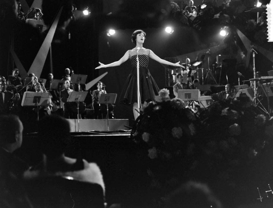 Grand Gala Du Disque in Kurhaus. Catherine Valente, Bestanddeelnr 912-9933