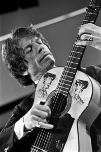 Grand Gala du Disque in de RAI. Gitarist Manitas de Platas uit Spanje, Bestanddeelnr 921-1450