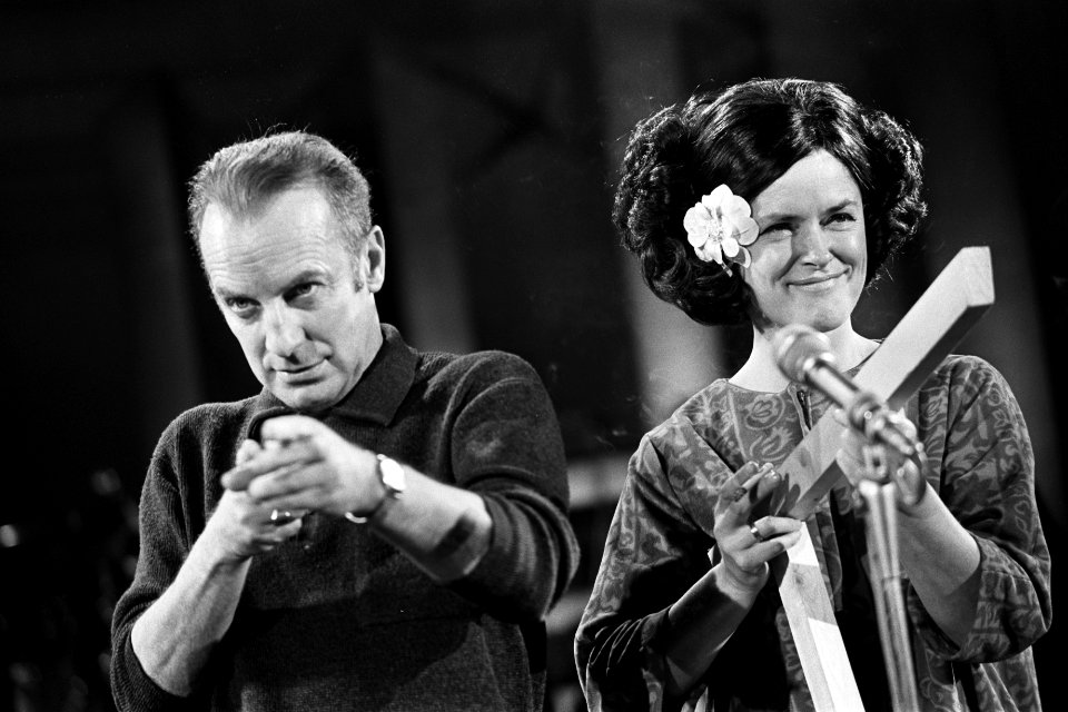 Grand Gala du Disque in de RAI. Wim Sonneveld en Ina van Faassen, Bestanddeelnr 921-1458