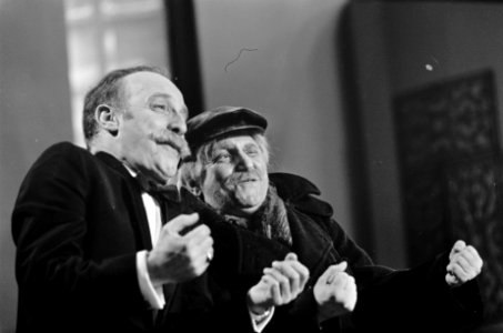 Grand Gala du Disque in RAI Wim Sonneveld en Leen Jongewaard als opa's, Bestanddeelnr 921-1478