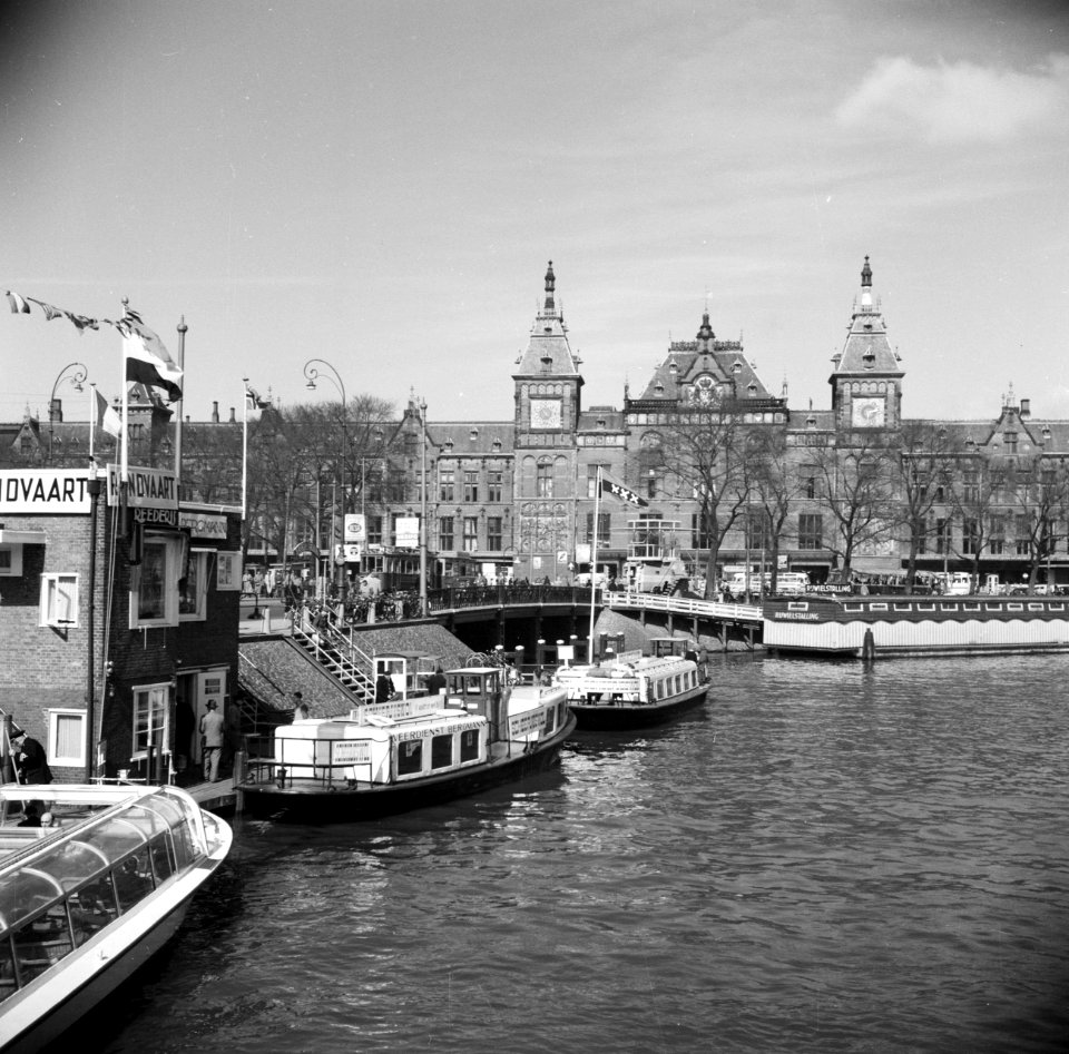 Grachten, rondvaartboten, stations, gebouwen, exterieur, centraal station, Bestanddeelnr 254-3279