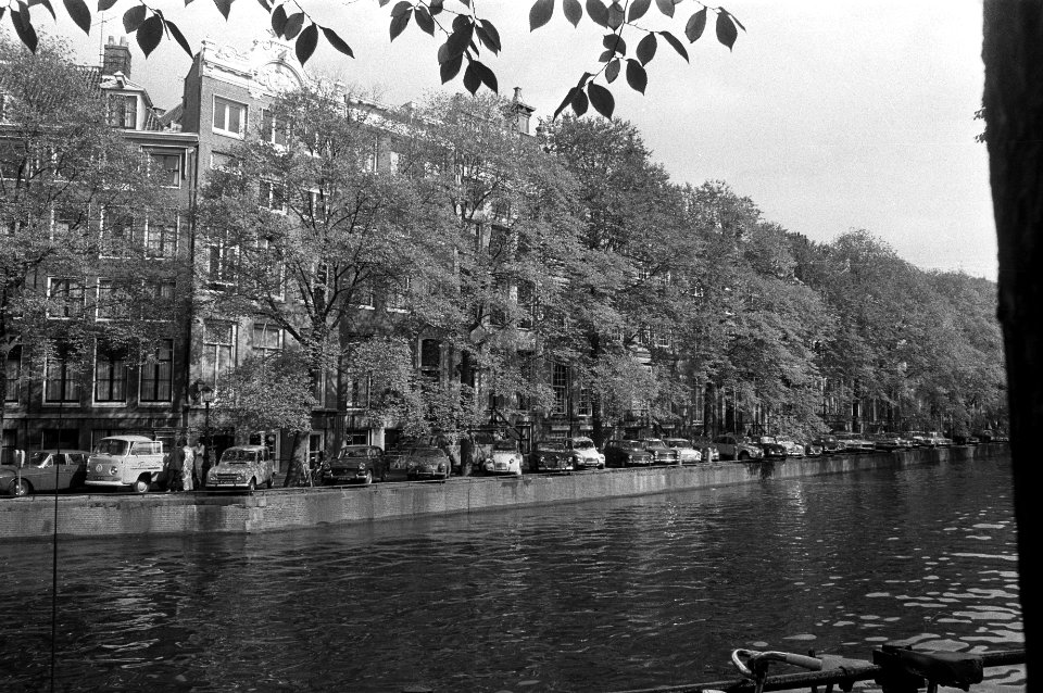 Grachten met en zonder woonboten, Amsterdam, Bestanddeelnr 924-9963