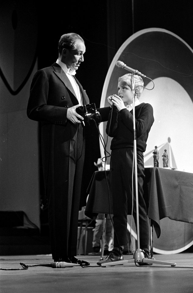 Grand Gala du Disque 1965 , Guus Oster en zoontje van Toon Hermans , Gaby, Bestanddeelnr 918-2590