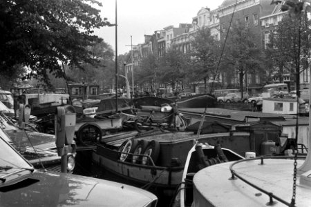 Grachten met en zonder woonboten, Amsterdam, Bestanddeelnr 924-9956