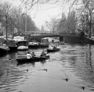 Grachtenroeitocht in Amsterdam, Bestanddeelnr 929-6189