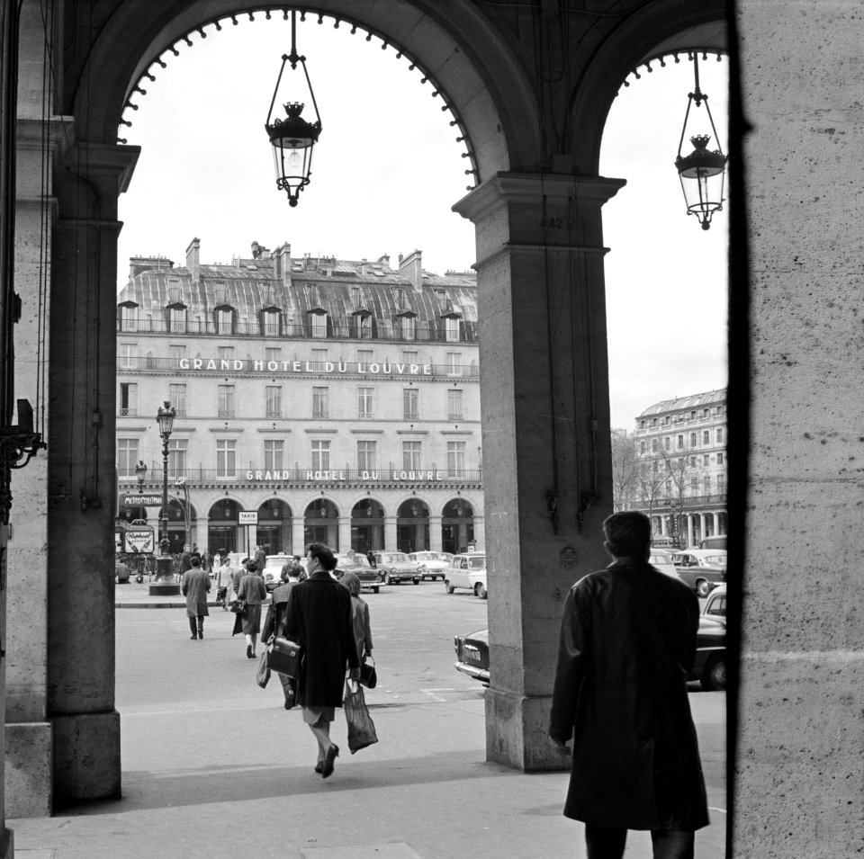 Grand Hôtel du Louvre aan de Place André Malreux, Bestanddeelnr 254-0305