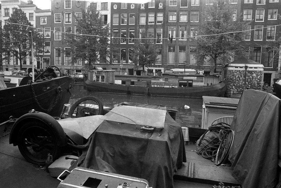 Grachten met en zonder woonboten, Amsterdam, Bestanddeelnr 924-9957