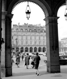 Grand Hôtel du Louvre aan de Place André Malreux, Bestanddeelnr 254-0306