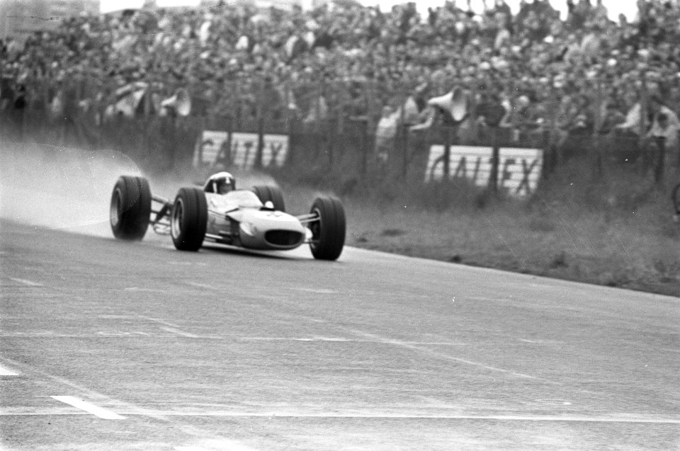 Grand Prix 68 Zandvoort. Jackie Stewart in de regen, Bestanddeelnr 921-4604
