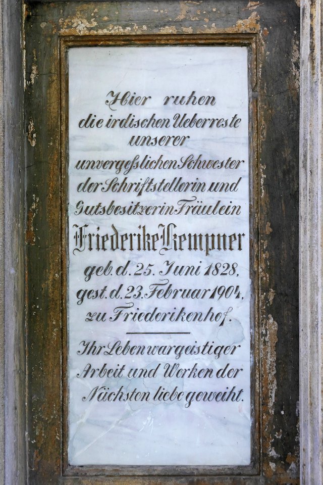 Grabplatte.Friederike.Kempner.P1021743