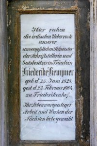 Grabplatte.Friederike.Kempner.P1021743