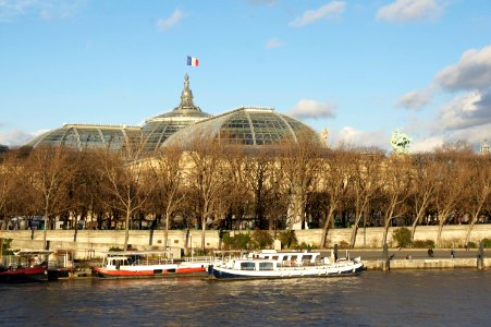 Grand Palais verrière Seine bateaux photo