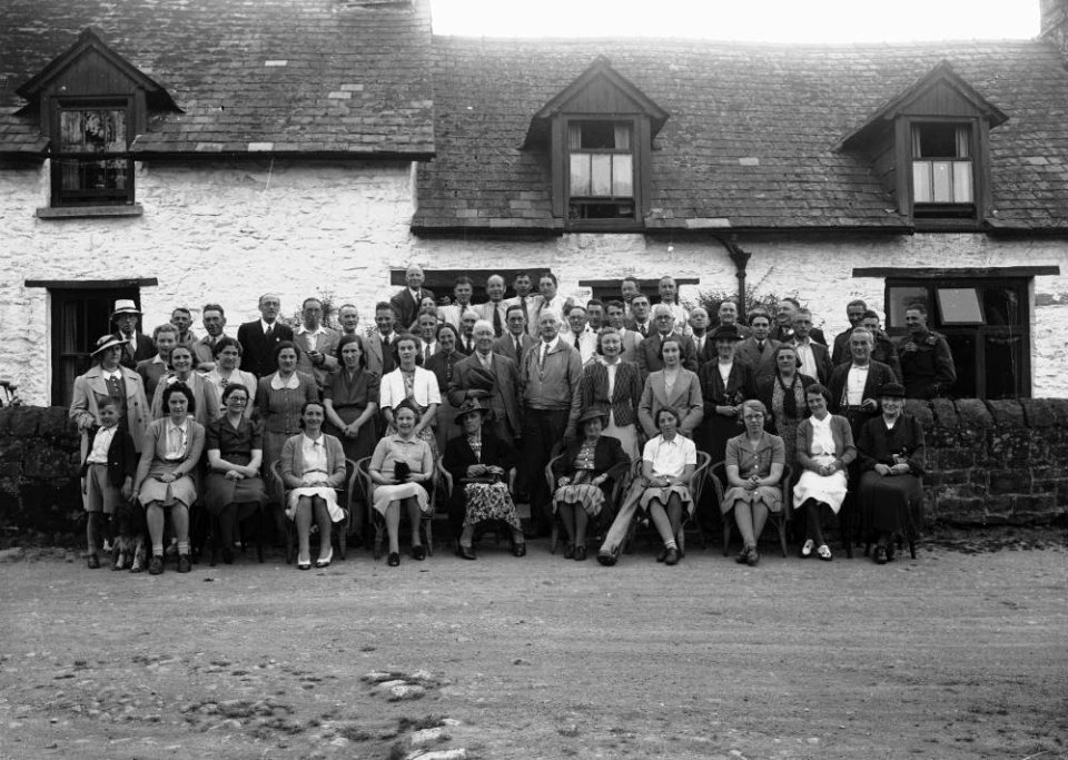 Group of gentlemen and women golfers, Builth Wells Golf Club (1294660)
