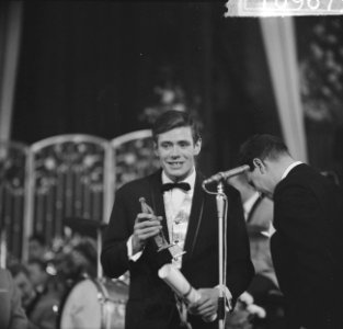 Grand Gala du Disque in Concertgebouw Uitreiking Edisons Rob de Nijs, Bestanddeelnr 916-9673