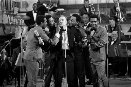 Grand Gala du Disque . Wim Sonneveld met de Four Tops, Bestanddeelnr 921-1479