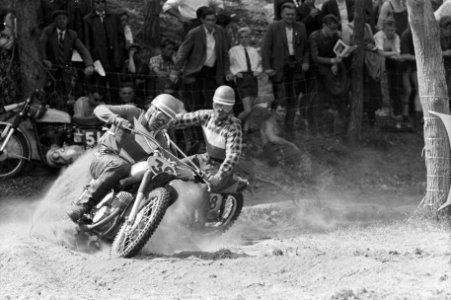 Grand Prix Motor Cross te Schijndel Tijdens de eerste manche vlnr no 39 To, Bestanddeelnr 915-2388