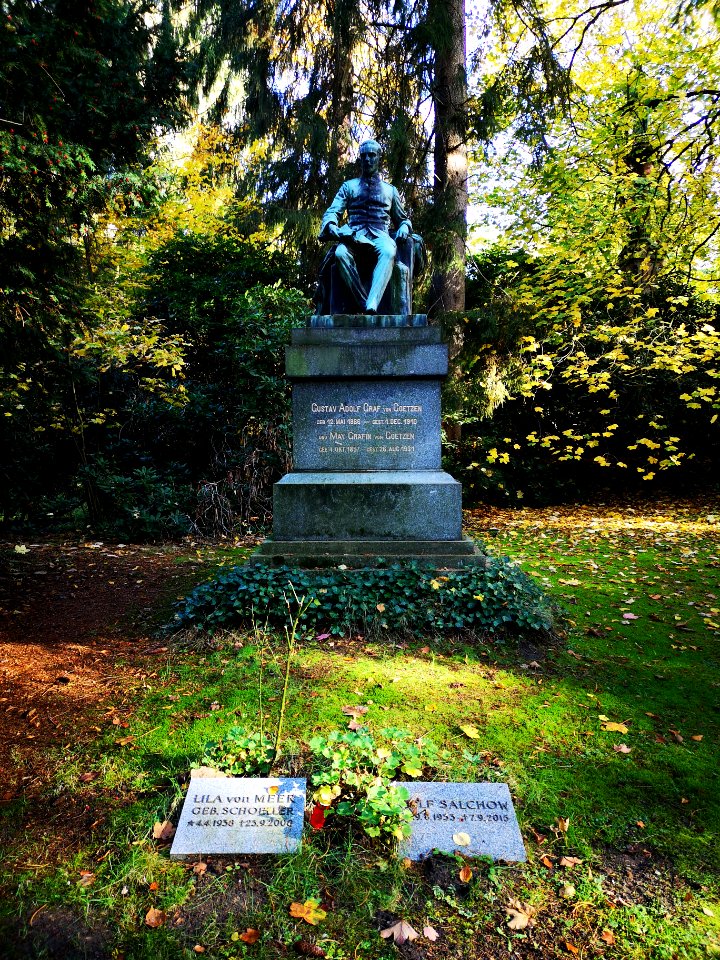 Grabskulptur Gustav Adolf von Götzen