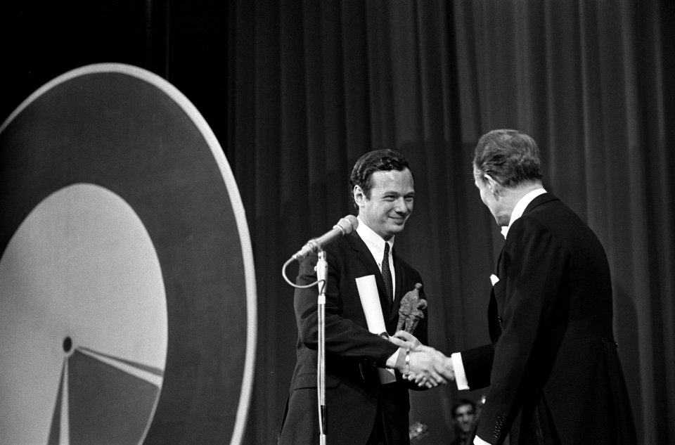 Grand Gala du Disque 1965. Brian Epstein ontvangt Edison voor Beatles, Bestanddeelnr 918-2593