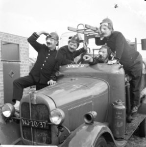Grand Gala des Artistes , circus Brandweer v.l.n.r. Wam Kelling, Wama en P. Lutz, Bestanddeelnr 914-1381