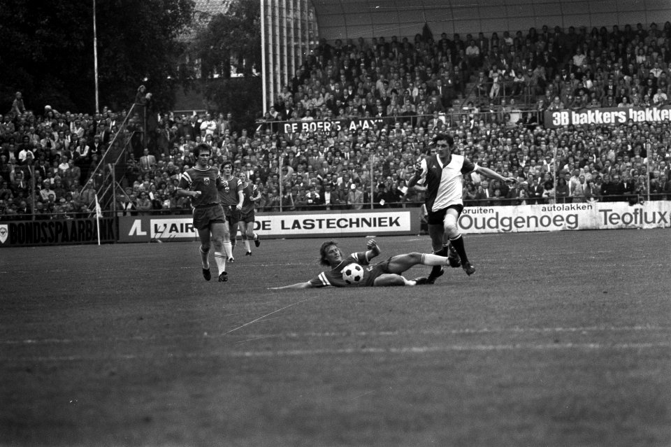 Groningen tegen Feyenoord 1-4, Ladinsky (rechts) in aktie, Bestanddeelnr 925-8376