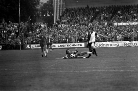 Groningen tegen Feyenoord 1-4, Ladinsky (rechts) in aktie, Bestanddeelnr 925-8376