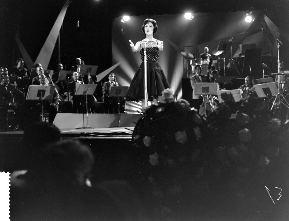 Grand Gala Du Disque in Kurhaus. Catharine Valente, Bestanddeelnr 912-9925
