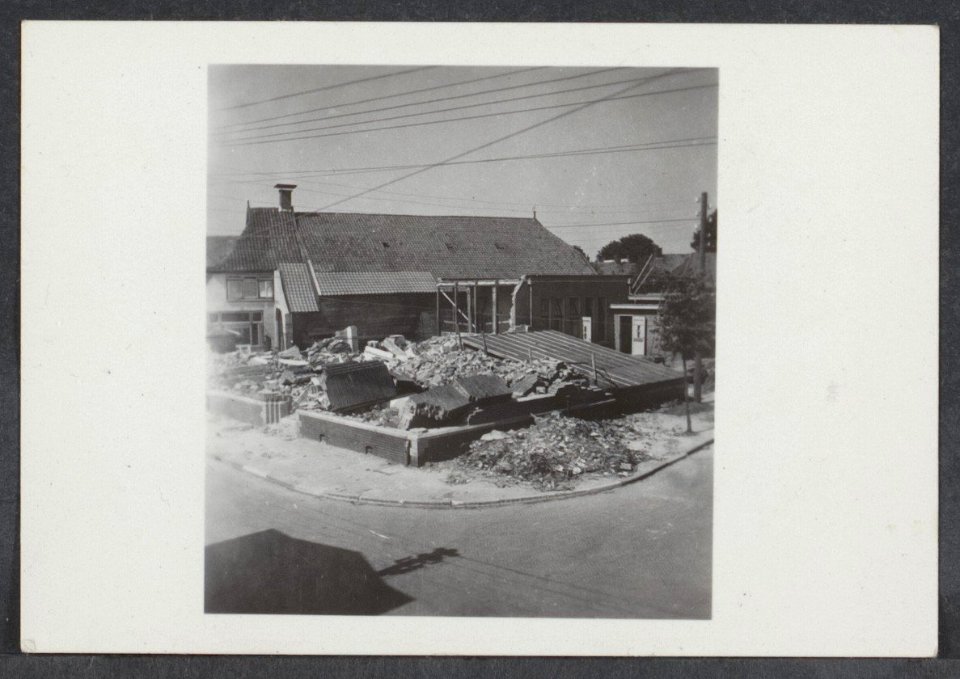 Groningen 1945 (serie HL). Restanten van een verwoest gebouw, Bestanddeelnr 31001 053