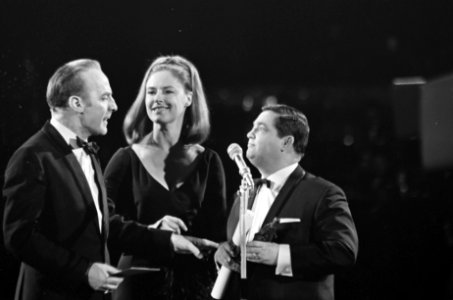 Grand Gala du Disque in de RAI. Wim Sonneveld, Ina van Faassen en Willy Alberti, Bestanddeelnr 921-1484