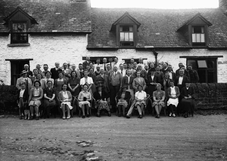 Group of gentlemen and women golfers, Builth Wells Golf Club (1294993)