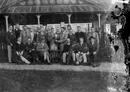Group of gentlemen golfers outside Llandrindod Golf Club pavilion (1294696)