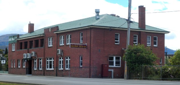 Grand Hotel, Huonville 20201114-022