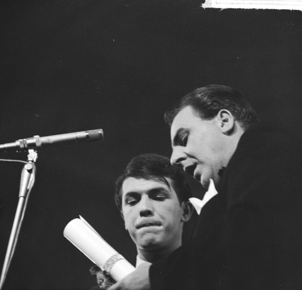 Grand Gala du Disque in Concertgebouw. Uitreiking Edisons. Adamo en Willem Duys, Bestanddeelnr 916-9686