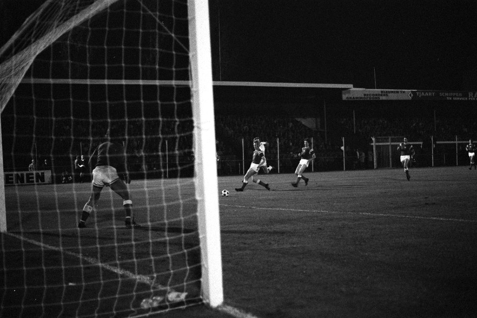 Groningen tegen Ajax 0-0, (avond), Bestanddeelnr 924-9268