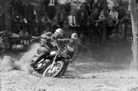 Grand Prix Motor Cross te Schijndel Tijdens de eerste manche van de 250 cc Kare, Bestanddeelnr 915-2386
