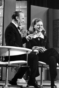 Grand Gala du Disque . Sonneveld en Van Faassen als Bonnie en Clyde, Bestanddeelnr 921-1500