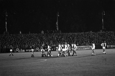 Groningen tegen Ajax 0-0, (avond), moeilijkheden na vechtpartij van Keizer en H…, Bestanddeelnr 924-9261