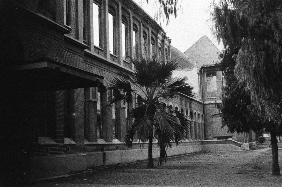 Groot koloniaal gebouw, verwoest, Bestanddeelnr 344-3-2