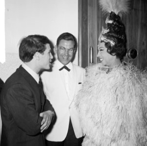 Grand Gala du Disque in Concertgebouw Uitreiking Edisons vlnr Adamo, Lou v, Bestanddeelnr 916-9670